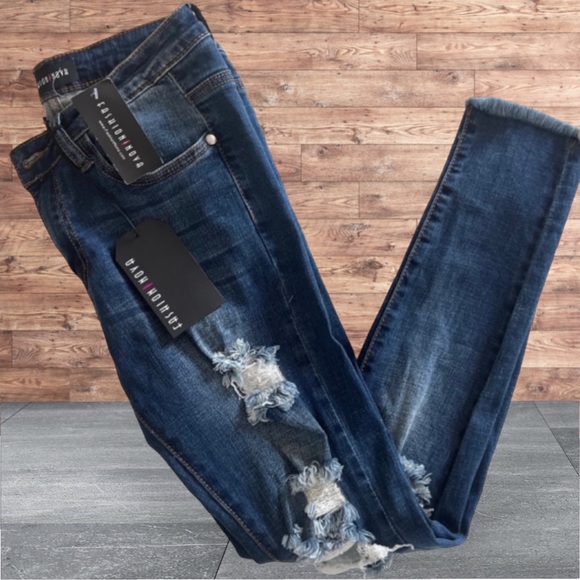 FASHION NOVA MEDIUM WASH JEANS - Picture 5 of 12
